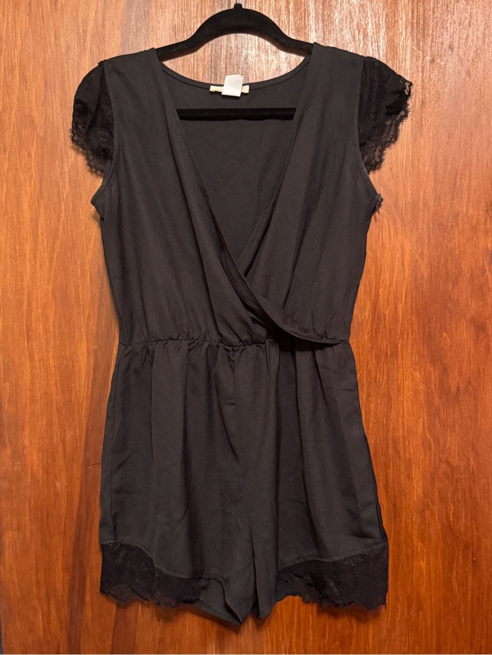 Wildcat Scoop V Neck Lace Trim Romper Size Medium